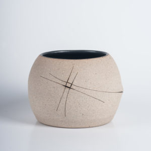 Ceramica Gustavo Pérez redonda con líneas